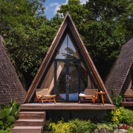 Jual Rumah Segitiga Kayu Jati Custom Sesuai Desain dan Ukuran