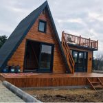 Rumah Segitiga Kayu Jati Minimalis Rooftop